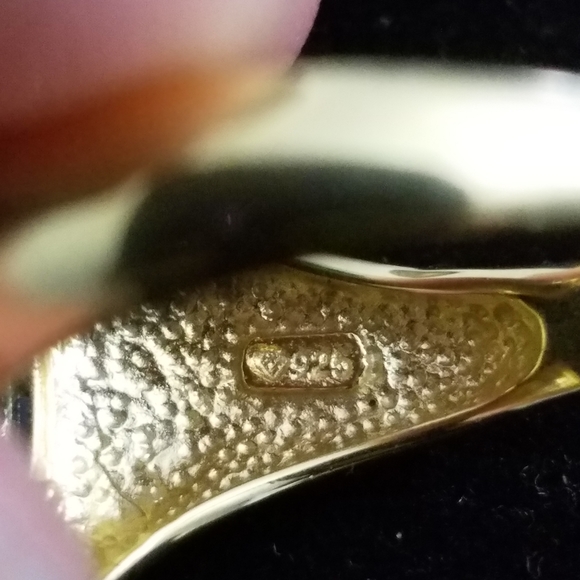 Dragon on Onyx in Gold plated Silver - Picture 2 of 5